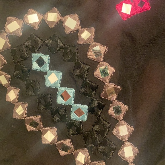 Eye catching silk DKNY top - Picture 2 of 6